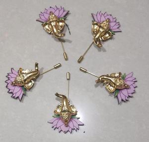 Conjunto de Decoración de Pared con Loto y Lord Ganesha Hecho a Mano, Elegante Acabado Dorado, Decoración Espiritual para el Hogar, Mandir y Regalos Festivos - Product Image 1