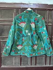 Elegante Chaqueta Suzani Azul Cielo de Terciopelo Bordado con Patrón Floral, Estilo Boho, Manga Larga, Cuello Alto, Ropa de Abrigo de Invierno para Mujer - Product Image 5