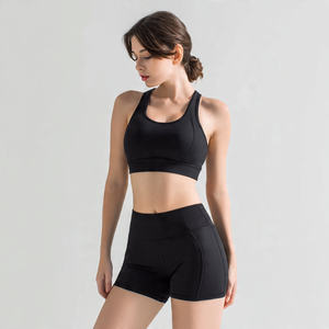 Ensemble de sport deux pièces pour femme : soutien-gorge de yoga et short de fitness à séchage rapide - Product Image 4
