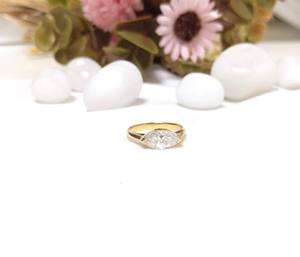 Anillo de compromiso y boda vintage de oro amarillo macizo de 14K para mujer con moissanita de 2 quilates de corte marquesa y engaste de media montura - Product Image 3
