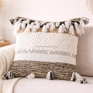 Funda de cojín geométrica boho en blanco y negro de 18 x 18 pulgadas, funda de almohada texturizada tejida, adorno decorativo bohemio para el hogar. - Product Image 4