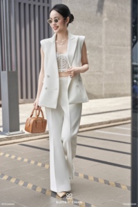 Pantalon tailleur blanc taille haute évasé pour femme, élégant, coupe large, formel, ALVA - Product Image 3