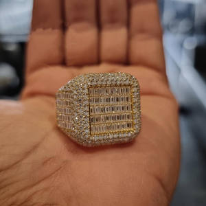 Anillo de compromiso de plata 925 con moissanita VVS de corte baguette y redondo, estilo Champion, Iced Out, hecho a medida, Hip Hop Bustdown - Product Image 1