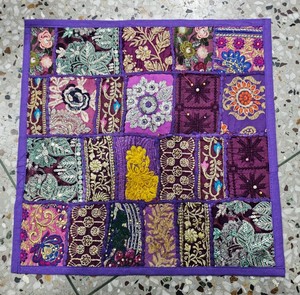 Funda de Cojín Tradicional de Algodón con Parches, Funda de Almohada Bordada a Mano Khambadia, Proveedor Mayorista de Textiles Étnicos para el Hogar - Product Image 4