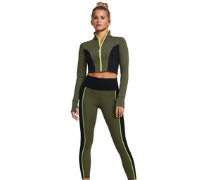 Chaqueta Deportiva Corta Impermeable para Mujer, Corte Ajustado, con Logotipo Frontal - Product Image 2