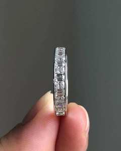 แหวนเพชรทรงเหลี่ยมมรกตเคลือบทอง 18K เพชรเพาะเลี้ยงในห้องปฏิบัติการ รับรองโดย IGI ระดับ VVS แหวนแต่งงานหรูหราสำหรับทั้งชายและหญิง - Product Image 5