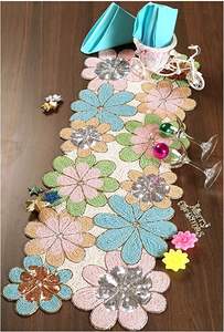 Camino de Mesa con Flores de Poinsettia Rojas y Cuentas de Vidrio Hechas a Mano, Accesorio Decorativo para Mesa de Comedor, Fiesta de Navidad, Evento, Banquete - Product Image 4