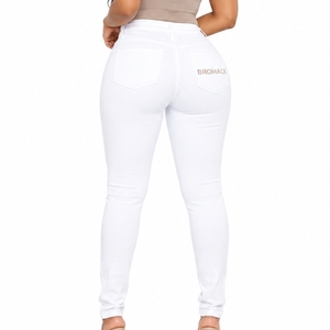 Jeans de Mezclilla Blancos para Mujer, Acabado Blanco Limpio, Diseño Ajustado, Estilo Casual Moderno, Cómodos para Uso Diario, Diseño Clásico con Bolsillos - Product Image 3