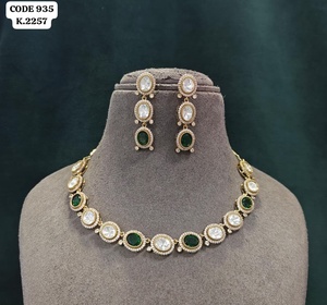 Elegante conjunto de collar ovalado chapado en oro con rubí de corte brillante redondo y engaste de bisel, conjunto de joyería de boda con piedra blanca para mujer - Product Image 2
