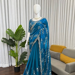 Sari de seda Fendi de diseño azul real con cuentas pesadas y bordados de lentejuelas para bodas y fiestas de Royal Export - Product Image 3
