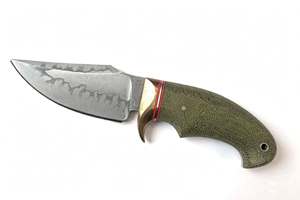 Couteau utilitaire artisanal à lame fixe en acier, avec manche en micarta, garde en laiton et entretoises rouges, vente en gros - Product Image 5
