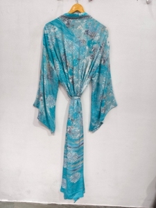 Robe en soie longue jusqu'aux chevilles, robe multicolores, robe de nuit, robe indienne vintage en soie recyclée, kimono en sari - Product Image 4