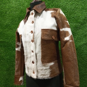 Chaqueta de cuero genuino para hombre, de piel de vaca, con cuello vuelto y cierre de botones, estilo casual corto para invierno. - Product Image 3