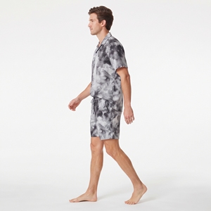 Conjunto de camisa y pantalones cortos sublimados para hombre, con estampado tie-dye, botones, manga corta, para playa, verano, resort y descanso. - Product Image 3