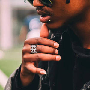 Anillo de Plata 925 con Diamantes VVS Cultivados en Laboratorio de 18k, Corte Brillante, Chapado en Oro, Certificado IGI, Lujoso, Unisex, Estilo Punk Hip Hop - Product Image 3