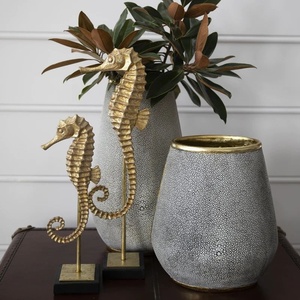 Escultura de Caballito de Mar Dorado de Lujo, Estatua Decorativa de Metal, Decoración para el Hogar Inspirada en el Océano, Figura de Vida Marina, Adornos Premium para Mesa - Product Image 3