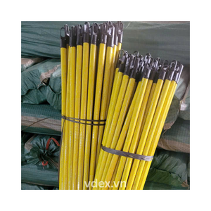 Mango de escoba de madera recubierto de PVC amarillo, núcleo de palos de madera de eucalipto, 120 cm de largo - Product Image 1