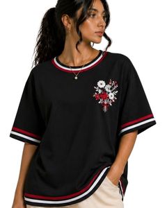 T-shirt surdimensionné personnalisé noir brodé de fleurs pour femme, col rond à rayures contrastées, coupe décontractée ample en coton, haut d'été - Product Image 1