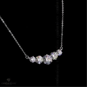 Collier pendentif en or avec cinq diamants de laboratoire, taille brillant, certifié IGI, clarté VVS, pour fiançailles et mariage féminins - Product Image 4