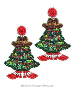 Boucles d'oreilles créoles unisexe faites main, style bohème, en perles de rocaille, motif ballon de football, pour fête, jour de match et occasions festives - Product Image 5