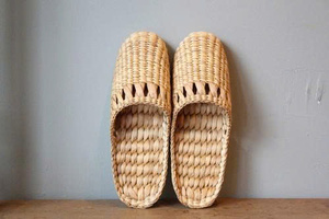 Sandales de plage respirantes en jacinthe d'eau pour femmes, fabriquées au Vietnam - Product Image 2