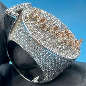 Anillos de hombre de moissanita estilo Hip Hop de plata 925 con certificación IGI, engaste de garras, personalizados en 3D con letras, para compromiso, aniversario y fiesta - Product Image 2