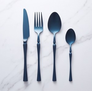 Ensemble de couverts de luxe 4 pièces bleu mat, couteau, fourchette, cuillère, acier inoxydable, vaisselle moderne pour la salle à manger à domicile - Product Image 1
