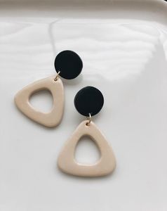Boucles d'oreilles en résine en gros, bijoux fantaisie faits à la main pour femmes et jeunes filles, couleurs et designs personnalisés, idéales pour un usage quotidien - Product Image 6