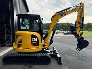 Mini-excavatrice Caterpillar 304C CR d'occasion, 4 tonnes, compacte, à rayon d'action réduit, certifiée CE et EPA, en stock, prête à être expédiée - Product Image 2