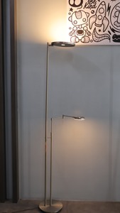 Lampe sur pied minimaliste moderne pour mère et fils, abat-jour en métal, base LED, lumière blanc chaud 2700K, usage résidentiel, Lumetal Vietnam - Product Image 2