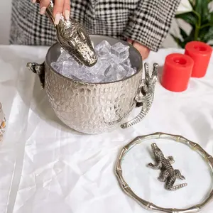 Cubo de Hielo de Aluminio Ecológico Hecho a Mano con Asas Pulidas a Espejo, Diseño Artístico Moderno con Patrón Vertical para Hogar, Bar o Pared - Product Image 3