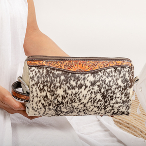 Bolsa de Aseo Colgante de Cuero Genuino con Diseño Floral Hecho a Mano para Mujer, Organizador de Maquillaje de Cuero Vacuno Estilo Western - Product Image 1