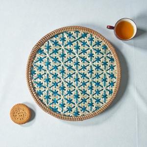 Set de table en rotin naturel fait main, idéal pour la présentation des plats, les fêtes en plein air, la mise en scène de la table et les réceptions, provenant d'Inde - Product Image 1