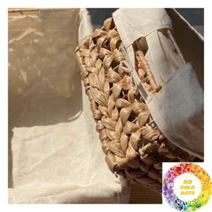 Panier rectangulaire en fibres naturelles, fabriqué en jacinthe d'eau, pour les présentoirs de magasin, les chambres d'hôtes et le rangement décoratif - Product Image 1