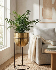 Juego de Maceteros de Metal Dorado Martillado con Patas de Hierro Negro, Elegantes Soportes Decorativos para Macetas, Modernos y Lujosos Soportes para Plantas de Interior - Product Image 3