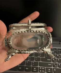 Organisateur de maquillage décoratif géométrique bon marché, mini boîte à bijoux hexagonale en verre en laiton pour cadeau - Product Image 1