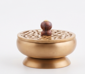 Support de cône d'encens en fer forgé fait main avec couvercle à bouton en bois et cendrier intégré - Product Image 1