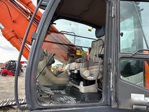 Excavadora de cadenas ZX240N-3 confiable, modelo 2010, para excavación en construcción y preparación de sitios - Product Image 3