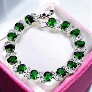 Pulsera de tenis inspirada en la Reina Esmeralda con un rico color verde, ideal para uso de lujo, regalos y colección de joyería fina. - Product Image 3