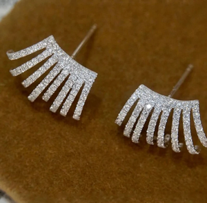 Boucles d'oreilles créoles tendance en or massif plaqué rhodium avec diamants sertis en canal pour femme - Product Image 2