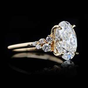 Anillo de Compromiso de Oro de 18K Chapado en Oro para Mujer, Plata 925, con Moissanita VVS, Corte Ovalado de Seis Puntas, 3 Quilates, Tipo Diamante - Product Image 4