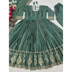 Vestido Anarkali de Satén de Diseñador con Elegante Dupatta Estilo Pantalón, Hermoso Atuendo de Tela de Satén - Product Image 2