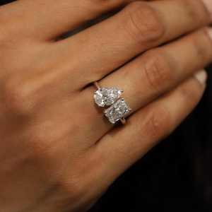 Bague de fiançailles en or massif/platine avec diamant de laboratoire taille poire et taille émeraude certifié IGI 3 carats, bague à deux pierres en diamant de laboratoire - Product Image 5