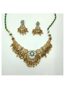 Conjunto de collar choker tradicional chapado en plata con piedras azules y verdes, cuentas de moneda y pendientes a juego. - Product Image 2