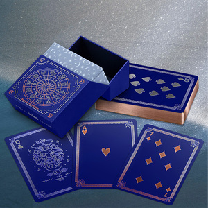 Cartes à jouer personnalisées en papier noir à âme en lin, bord doré 310 g/m², dans une boîte à rabat en feuille d'or - Product Image 2