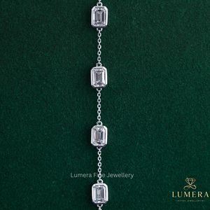 Bracelet élégant en diamant de laboratoire taille émeraude serti clos, chaîne à maillons délicats et design de bijoux fins minimalistes pour fille - Product Image 1