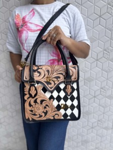 Bolso de cuero hecho a mano con diseño a cuadros y motivos florales para mujer, para uso diario, con correa para el hombro. - Product Image 2