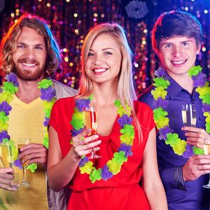 Paquete de 24 Collares de Flores Hawaianas para Mardi Gras, Decoraciones y Recuerdos para Fiestas de Mardi Gras - Product Image 3