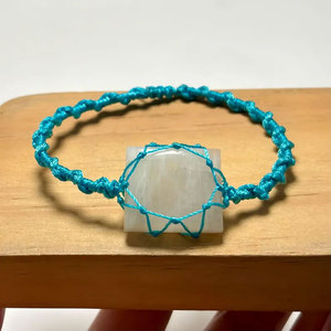 Pulsera de Macramé Hecha a Mano con Selenita, Cordón Azul, Piedra Curativa de Cristal, Joyería Boho Ajustable para Mujer - Product Image 4
