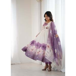 Vestido Anarkali de Organza con Estampado Floral para Bodas y Fiestas - Product Image 3